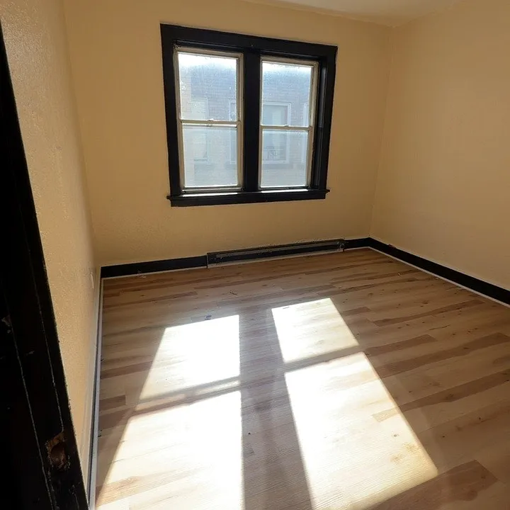 2613 W Capitol Dr #6