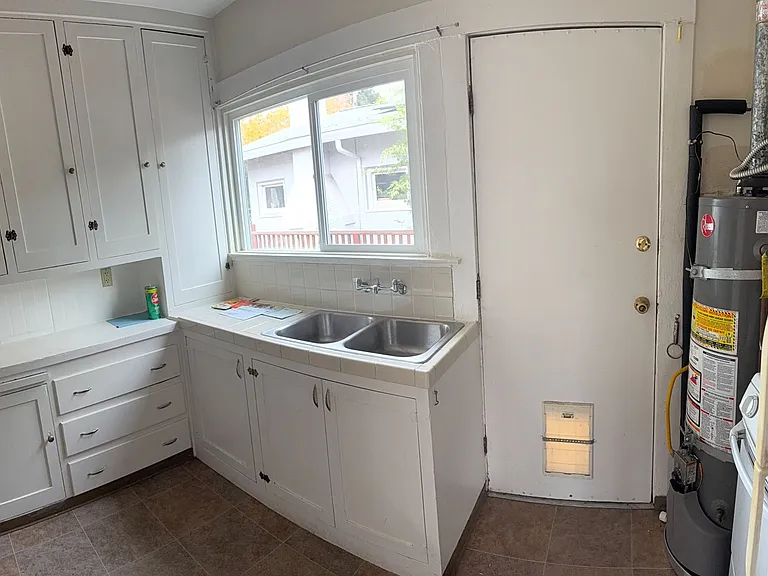 4426 Shafter Ave — Photo 10