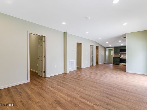 4th image of 427 Oglewood Ave