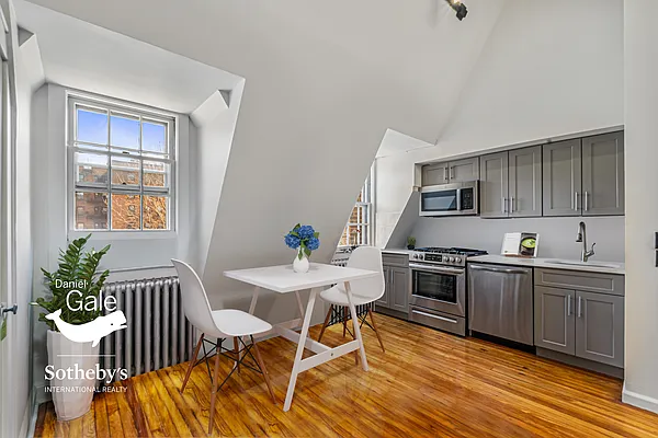 Rented by Daniel Gale Sotheby's International Realty | media 18