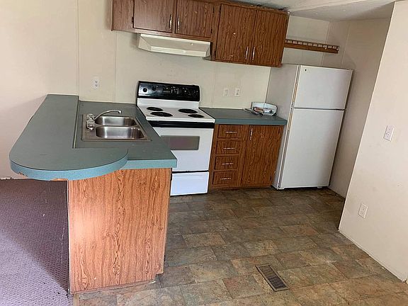 3rd image of 165 Evergreen Ln