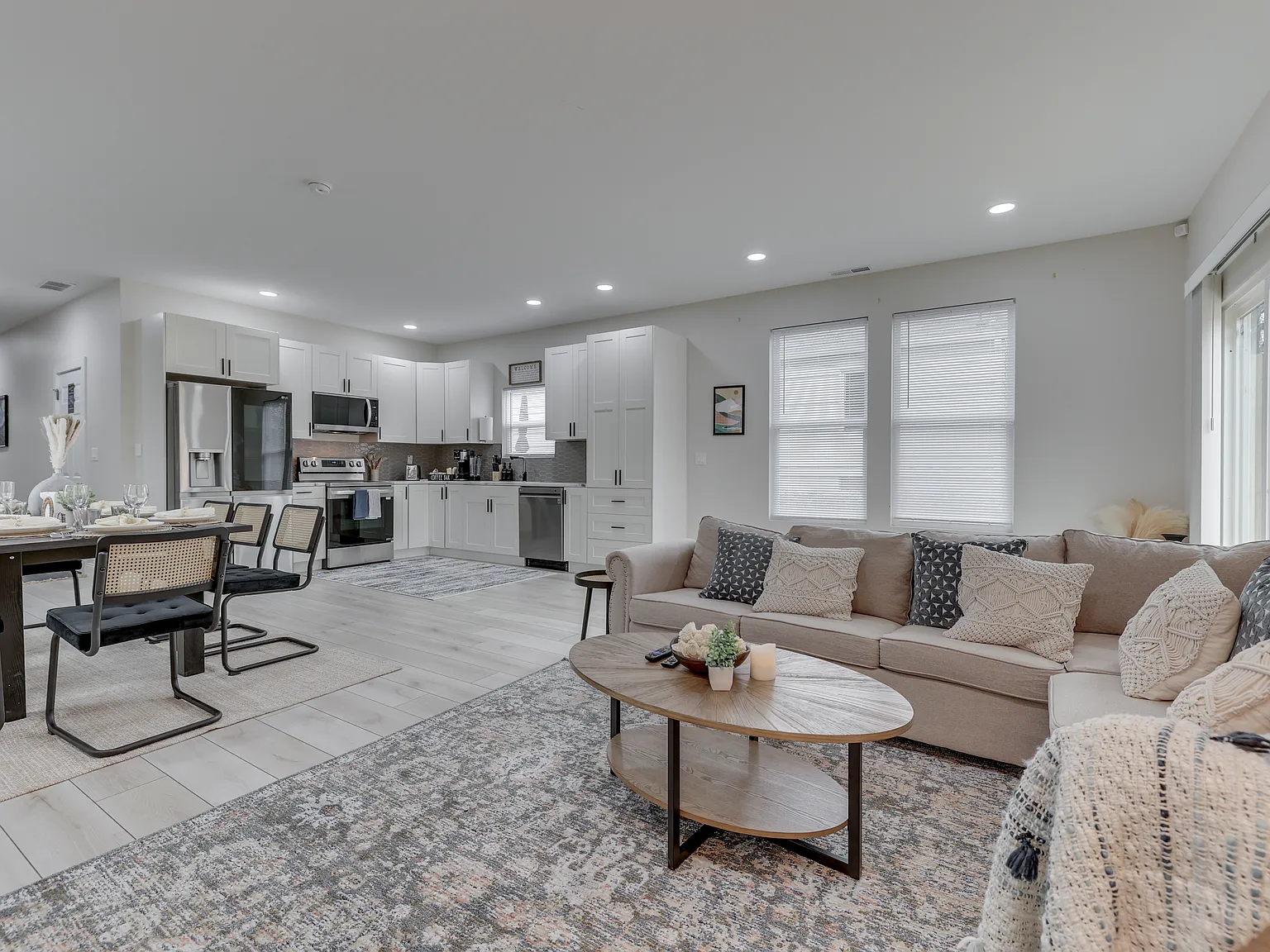 3 bed, 2.5 bath, 1634 sqft, $2,295 — Photo 3