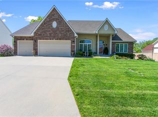 3905 SW Manhattan Ave, Blue Springs, MO 64015