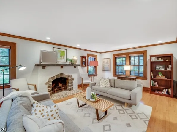 56 Parkview Dr, Millburn Twp., NJ 07041