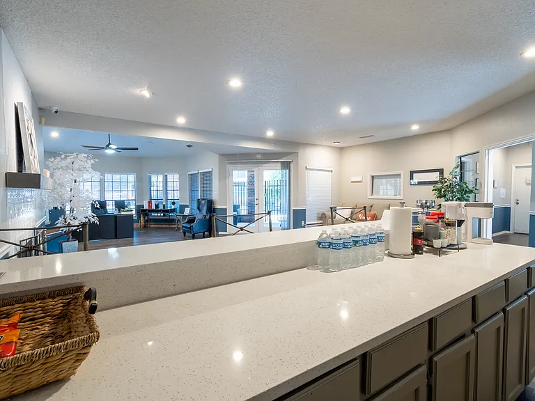 La Prada Place Apartments — Photo 8