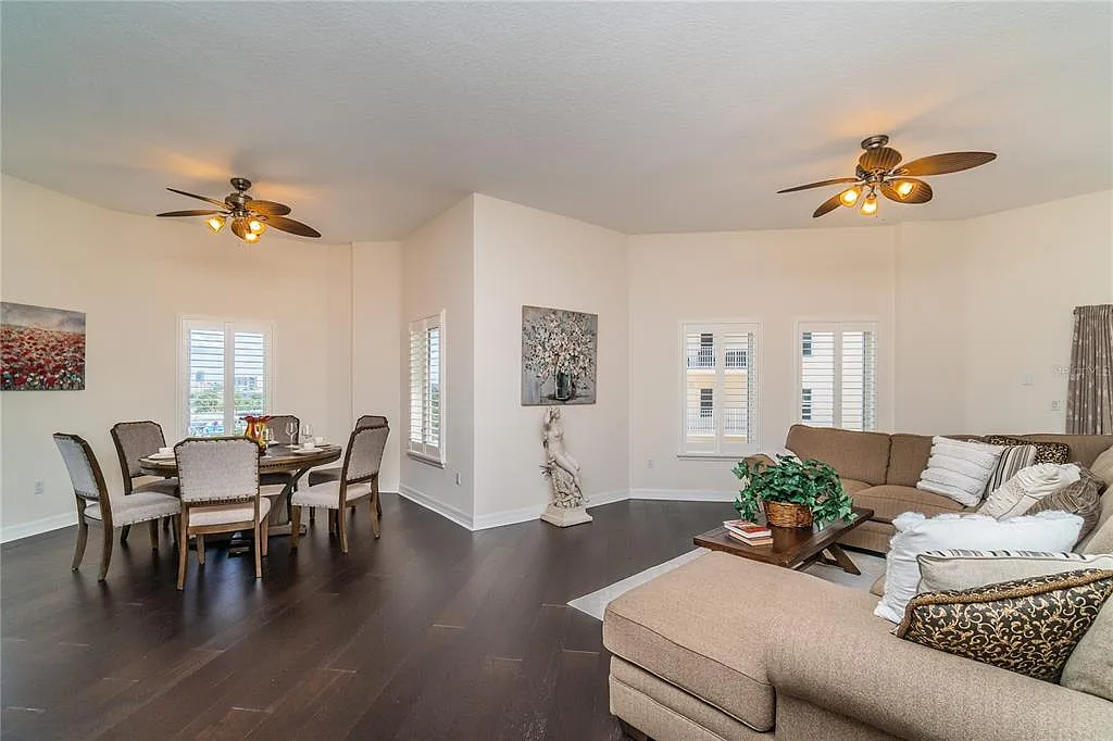 3 bed, 3.5 bath, 2402 sqft, $7,500 — Photo 3