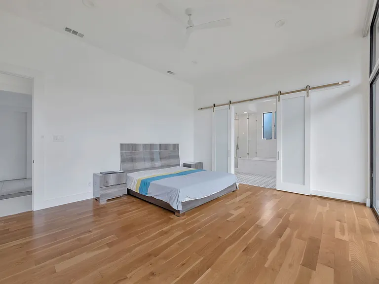 11248 Jamestown Rd — Photo 14