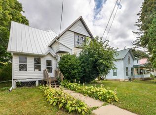 302 S Water St, Warren, IL 61087