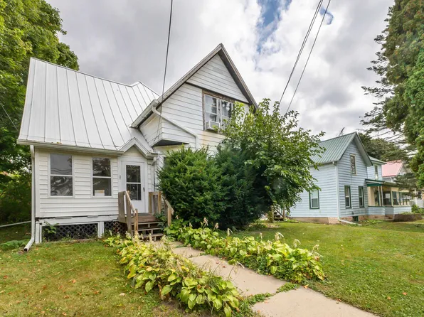 302 S Water St, Warren, IL 61087