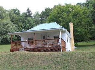 878 Kaylor Petrolia Rd, Karns City, PA 16041