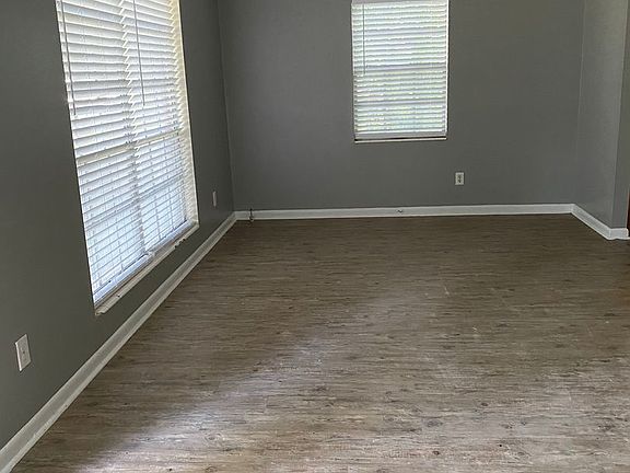 3rd image of 1100 Carissa Dr