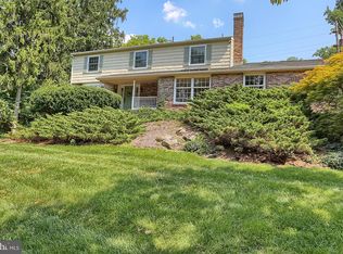 2 Bluejay Dr, Wyomissing, PA 19610