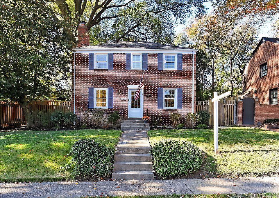 1st image of 704 S George Mason Dr