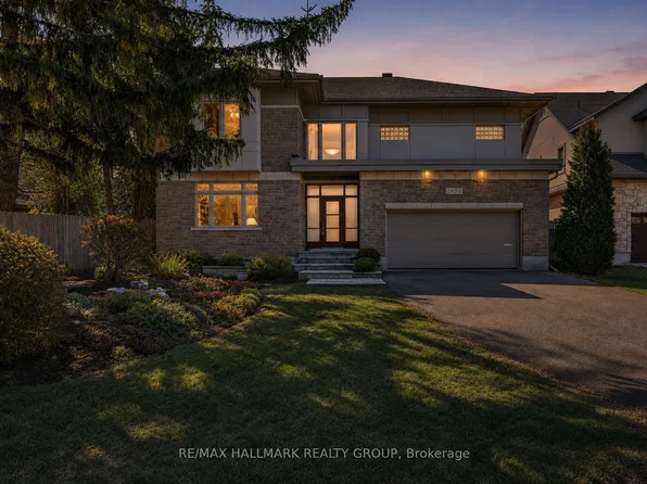1934 Lenester Ave, Ottawa, ON K2A 1J9