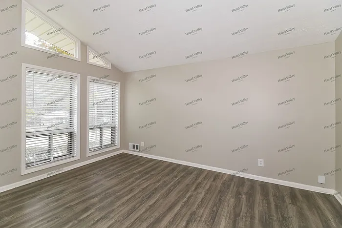 3 bed, 2.0 bath, 1638 sqft, $1,670 — Photo 4