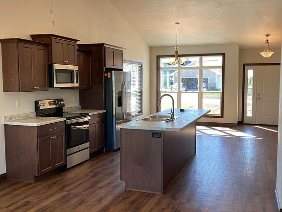 Kitchen / Dining