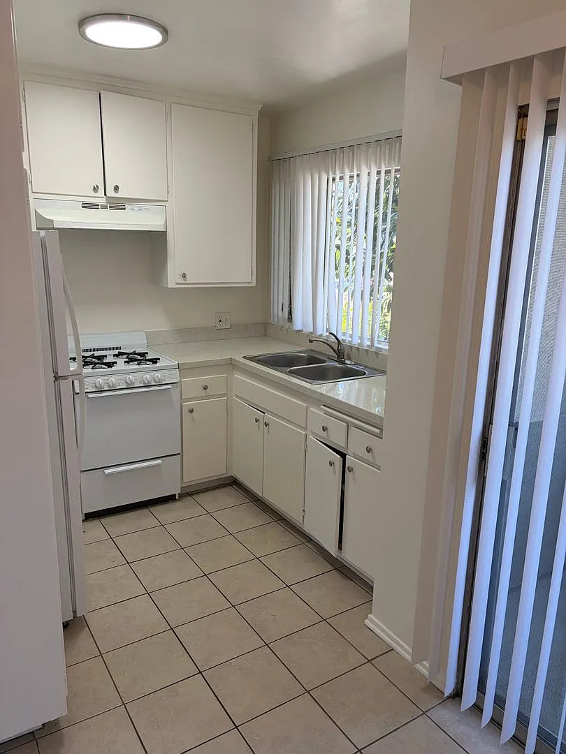 Mar Vista Apartments — Photo 2