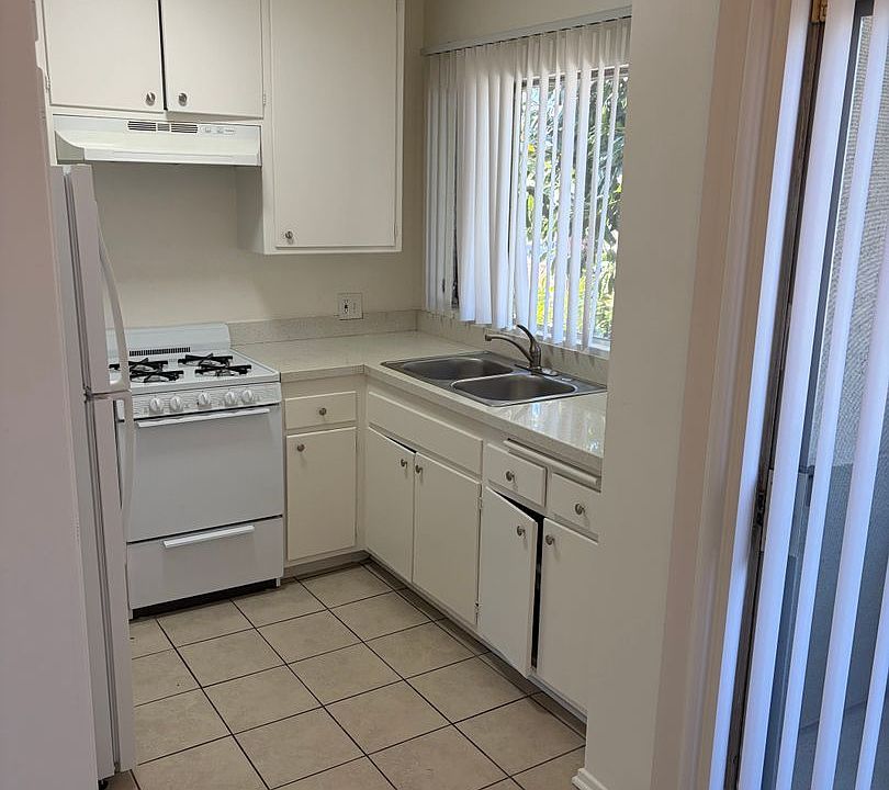 2nd image of 12524 Culver Blvd APT 10