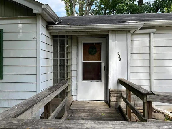 938 N 22nd St, Murphysboro, IL 62966