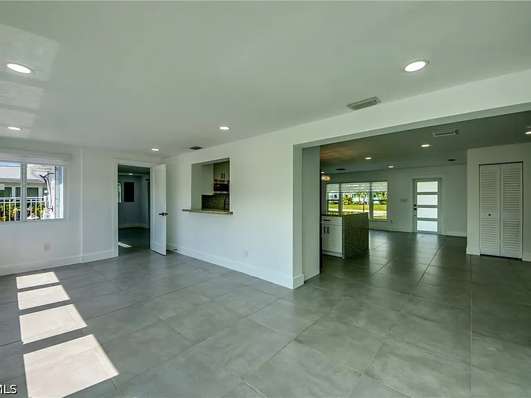 4312 S Pacific Cir — Photo 13