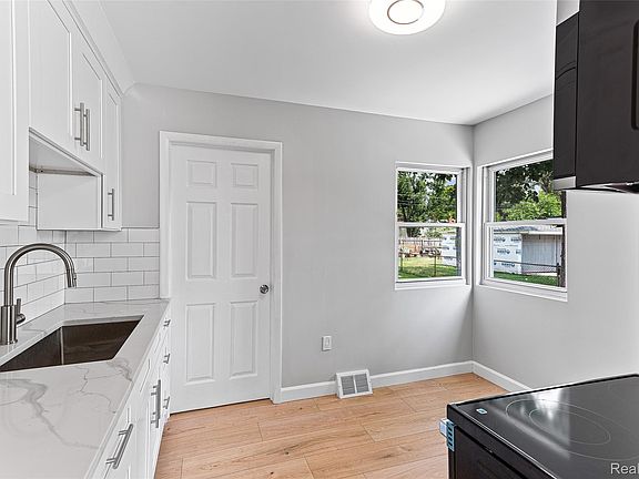 5th image of 25520 Eton Ave
