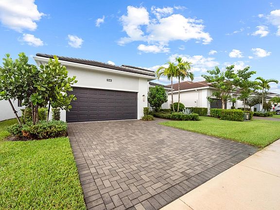2nd image of 5546 Saint Armands Way