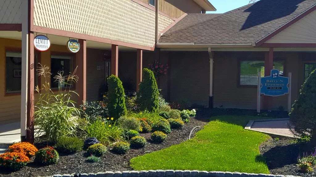 100 Quarry Road — Photo 3