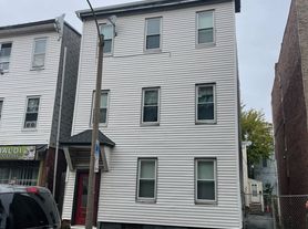 194-194A Maverick St