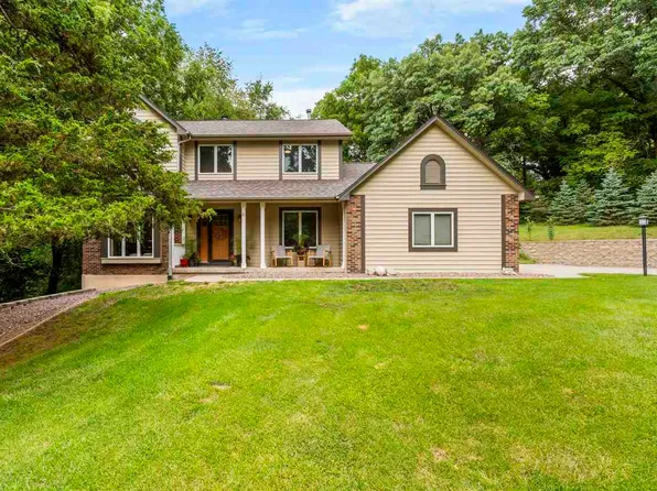 6 High Point Ct NE, Iowa City, IA 52240