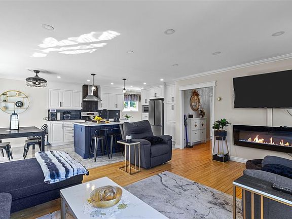 5th image of 1707 Torbay Road