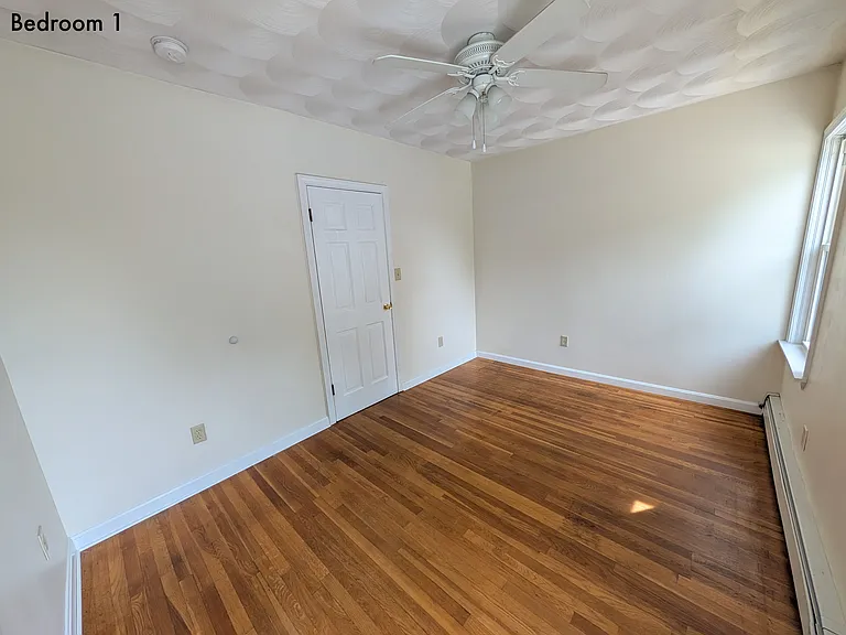 526 Plainfield St — Photo 6