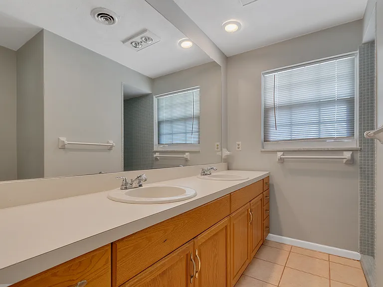 525 Iris Ln — Photo 26