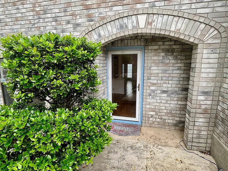7734 Oakhill Park Dr — Photo 2