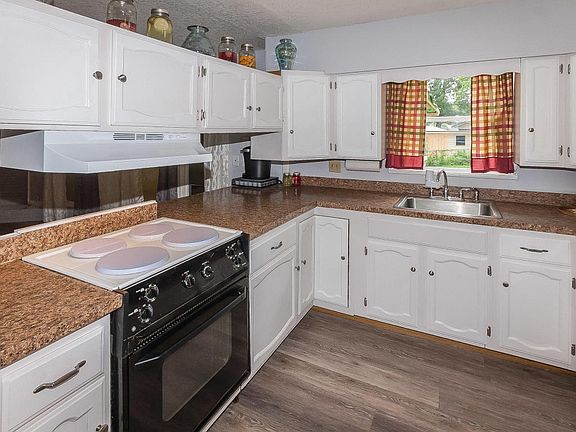 5th image of 4006 Saint Isabel Ct