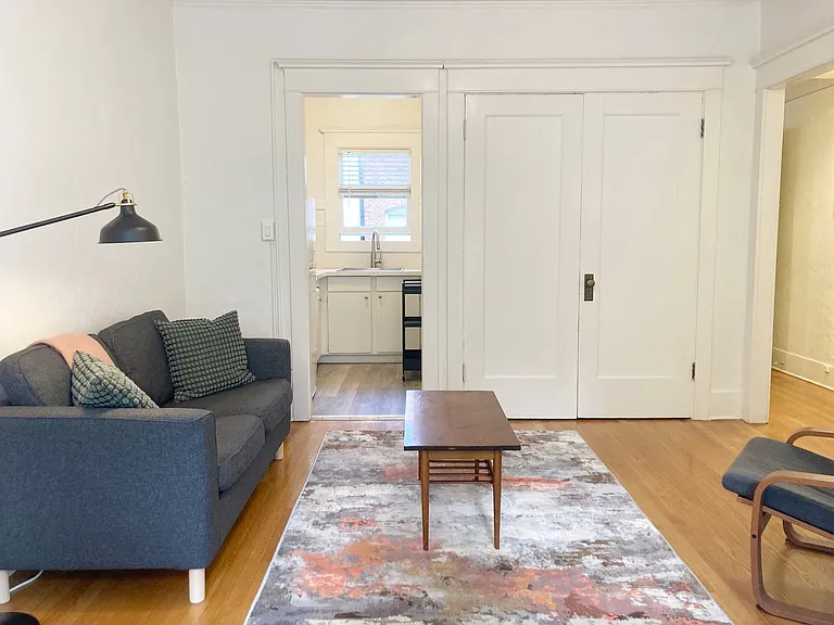 Virginian Apartments — Photo 4