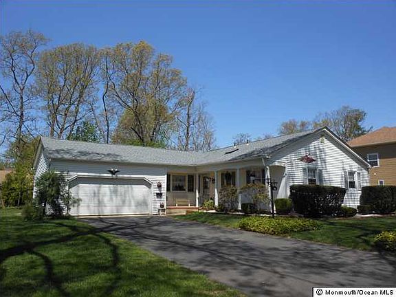 4th image of 16 Green Hill Dr