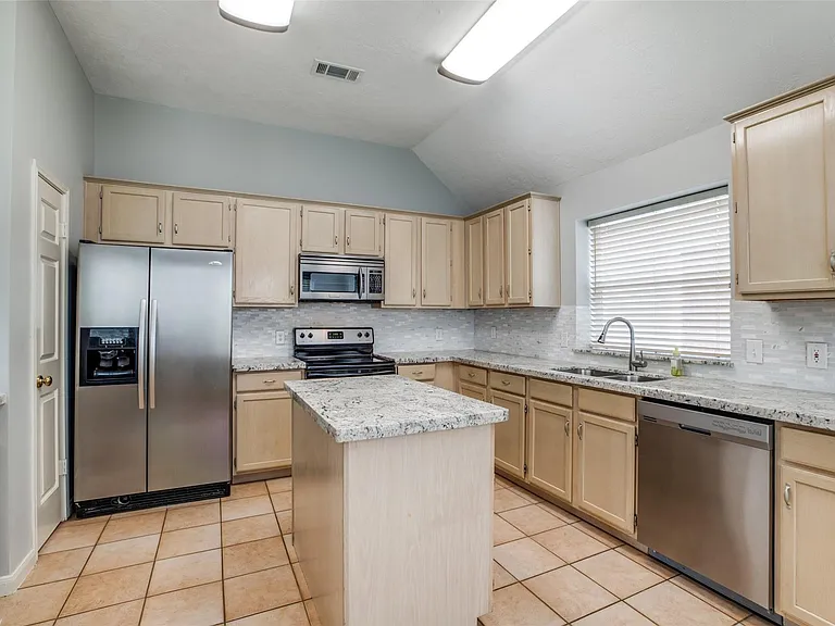 9331 Rodgers Rd — Photo 14