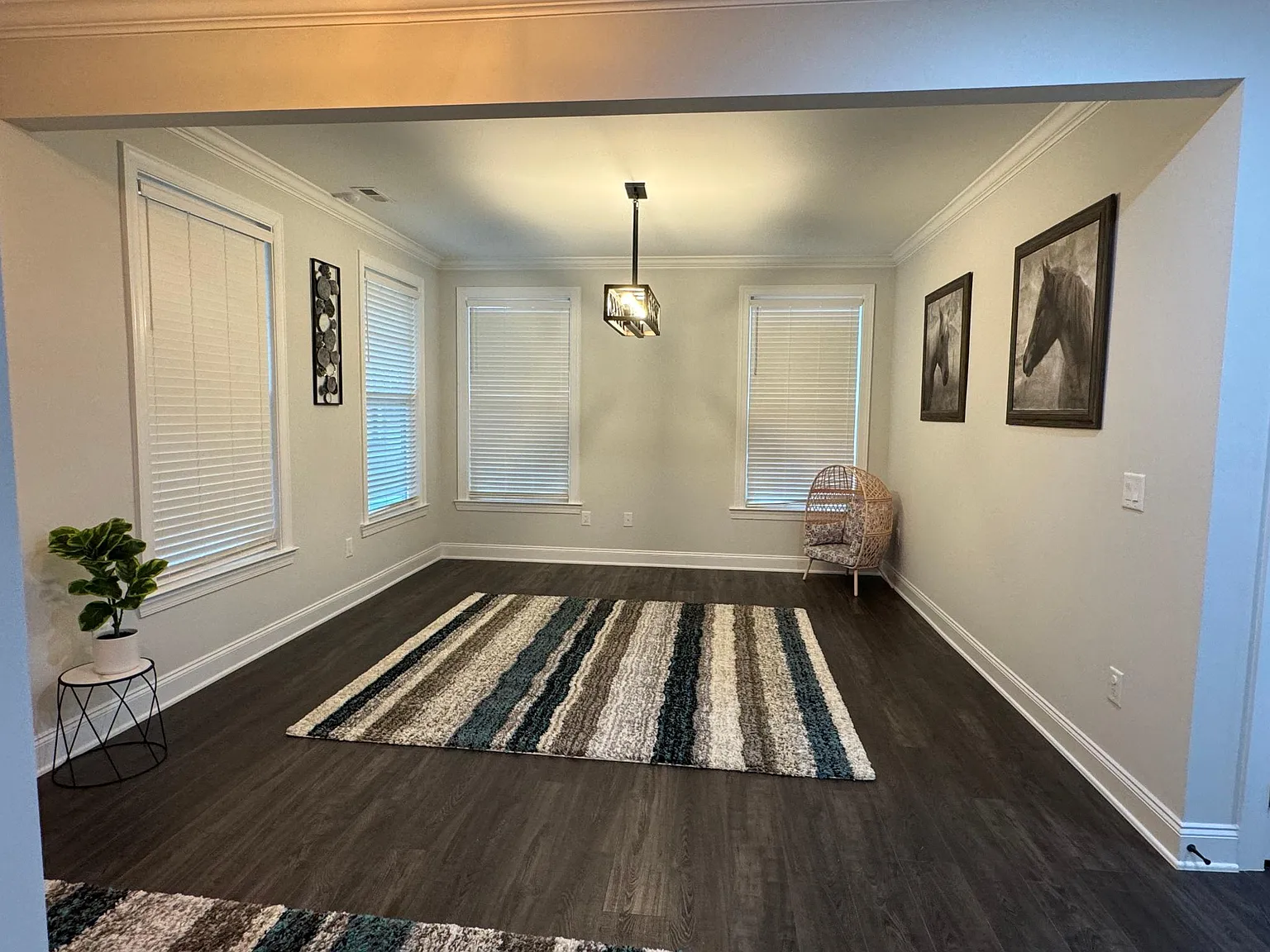 5 bed, 4.5 bath, 3854 sqft, $3,500 — Photo 2