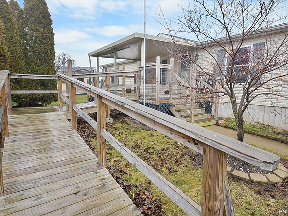 5th image of 9072 Greentree Dr