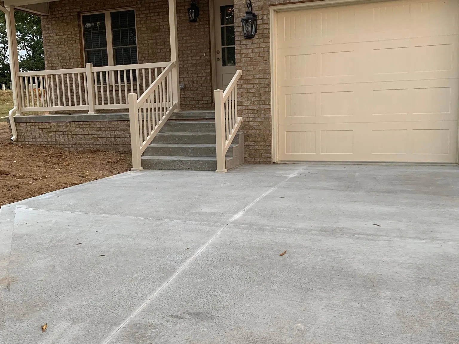 435 Hamlett Dr W — Photo 2