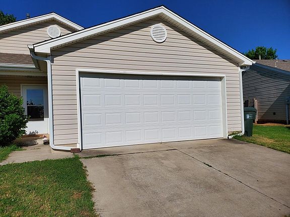3rd image of 2541 Dayflower Ln #1