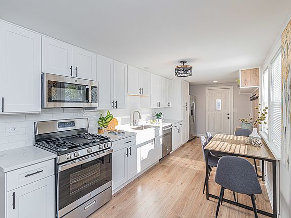 4th image of 102 Adobe Cir
