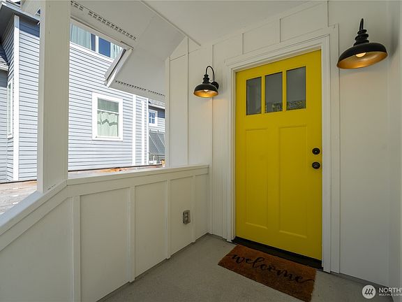2nd image of 4418 40th Avenue SW