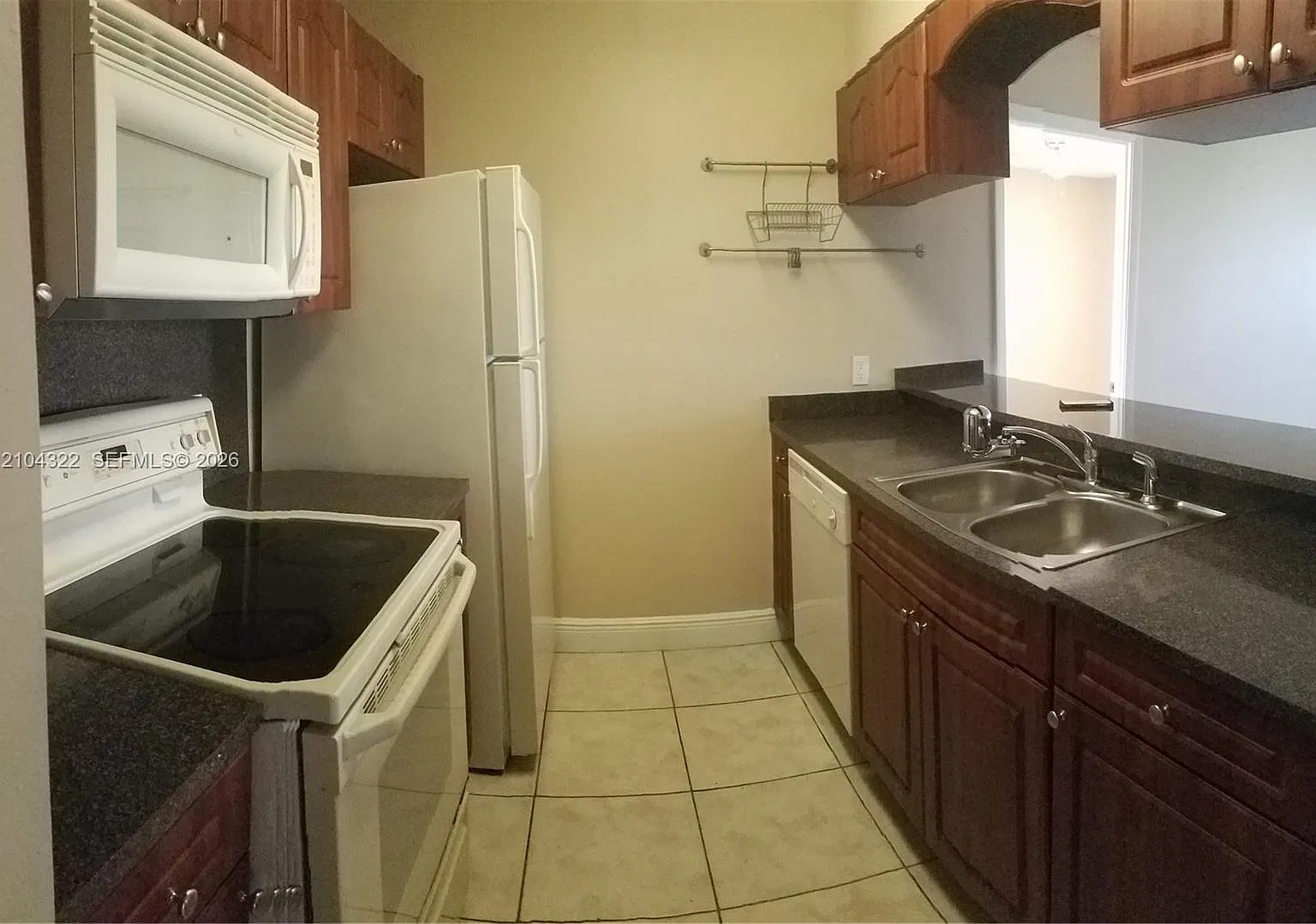 Las Vistas At Doral Condo — Photo 2