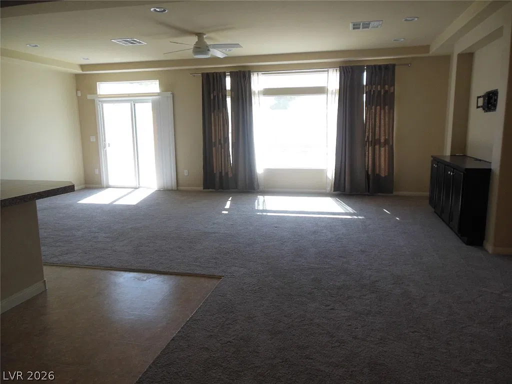 4 bed, 2.5 bath, 2290 sqft, $2,250 — Photo 3