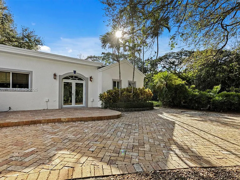 7975 Sunset Dr — Photo 39