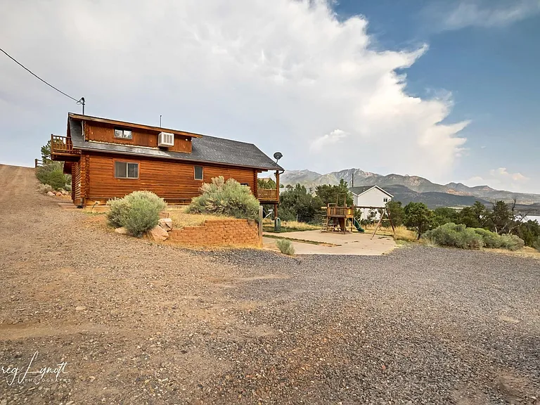 322 E Hillcrest Cir — Photo 31