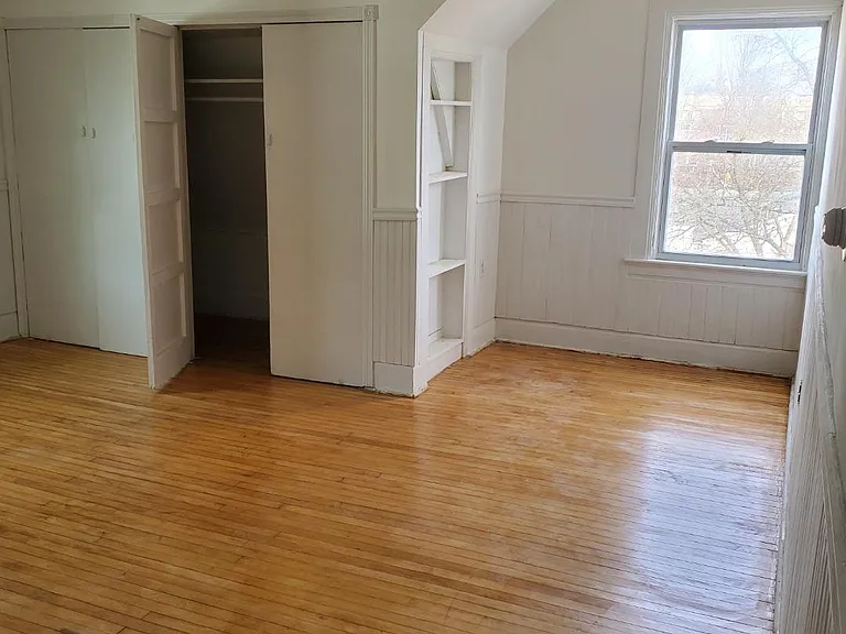 488 Glen St #7 — Photo 1