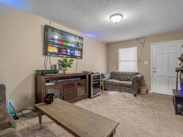 lexington-kentucky-2054773756 picture