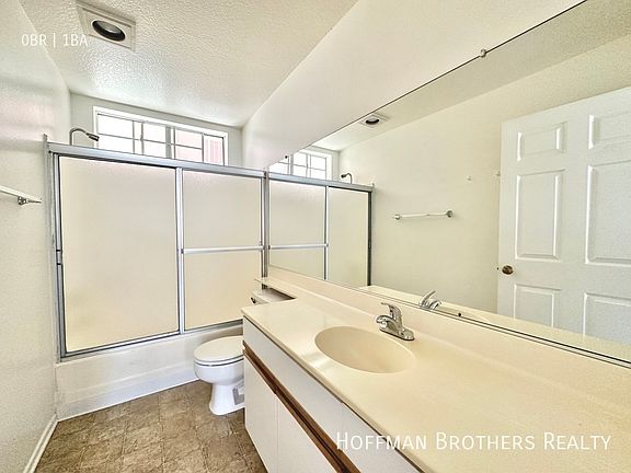 5th image of 1221 Seward St APT 104